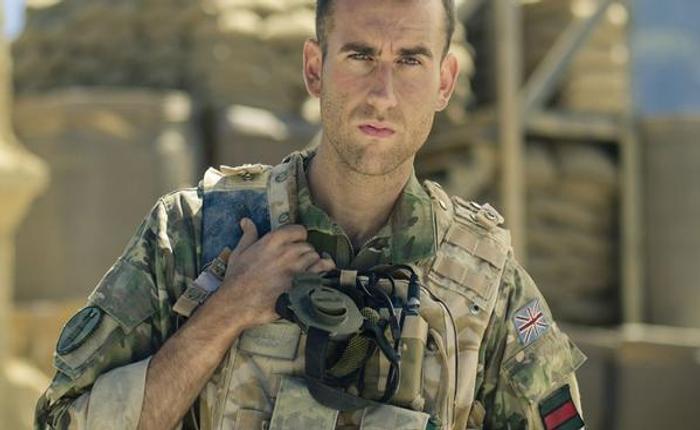 Neville Longbottom aka Matthew Lewis Proves that He’s Sexy 