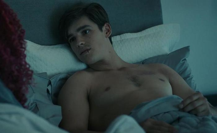 Titans Just Had Its First Nude Scene And Oh Shit Batman 