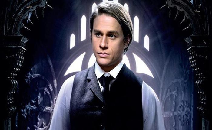 Tom Hiddleston and Charlie Hunnam in Crimson Peak