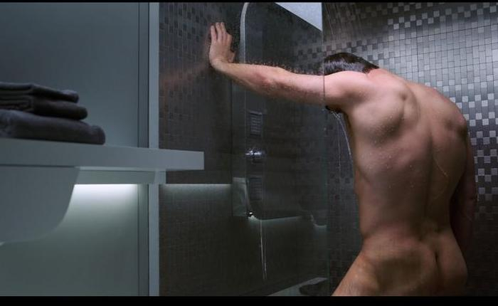 Chris Pratt Shows Off His Sunburn and His Sun Buns 