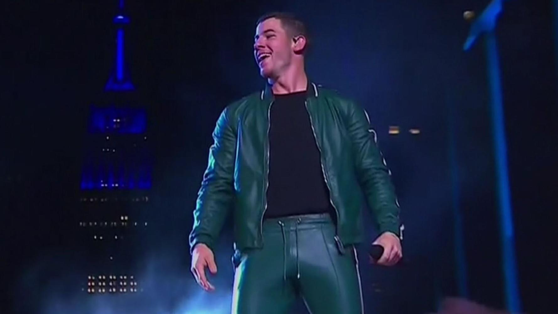 Nick Jonas' Bulge Was the Star of the 2016 VMAs