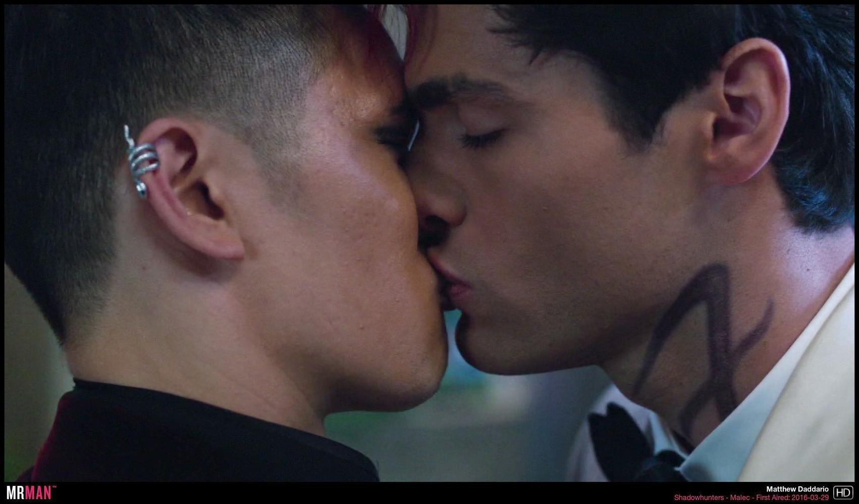 'Shadowhunters' Is Back and Matthew Daddario Is Still Sexy