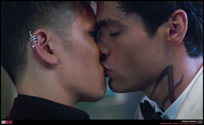 'Shadowhunters' Is Back and Matthew Daddario Is Still Sexy