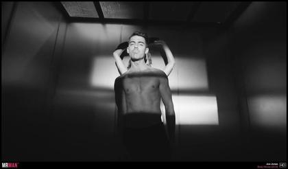 Joe Jonas Posts Pic In Just A Towel