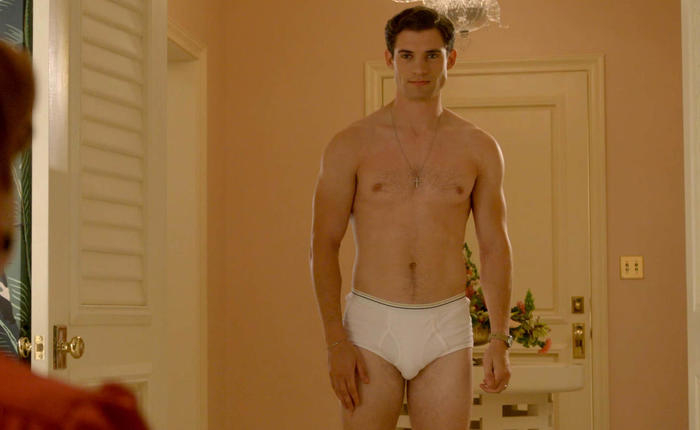 Now Streaming: Hollywood, Hooking Up, Mrs. America 5.6.20
