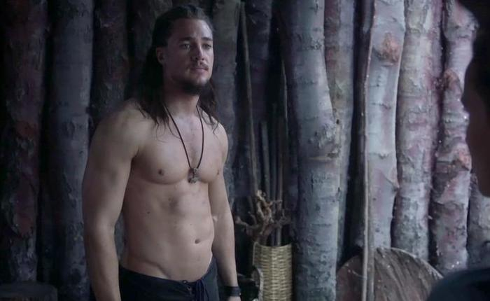 Man Crush Monday: Alexander Dreymon