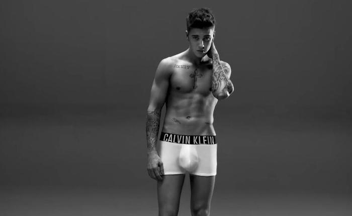 Five Sexy Left-Handed Celebs Who Have Gone Nude