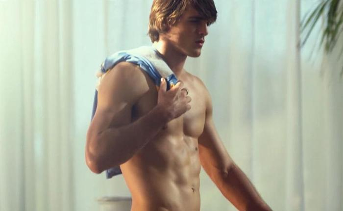 VOTE For The Battle of the Bulge: Noah Centineo vs. Jacob Elordi!