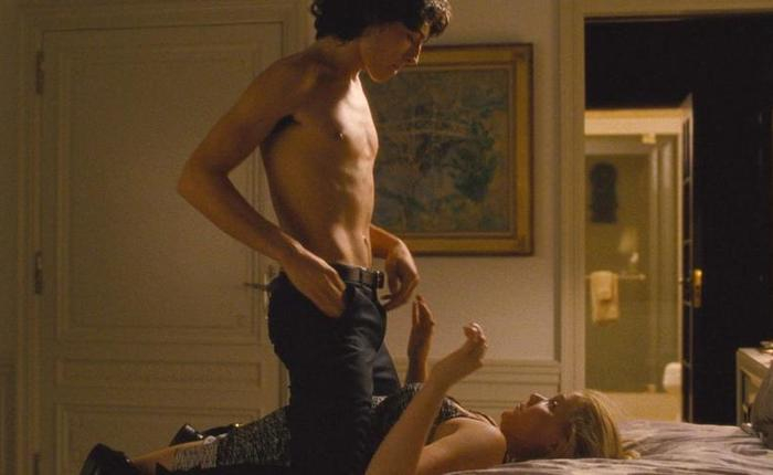 Never Before Seen Picture Of Ezra Miller's Pubic Hair!