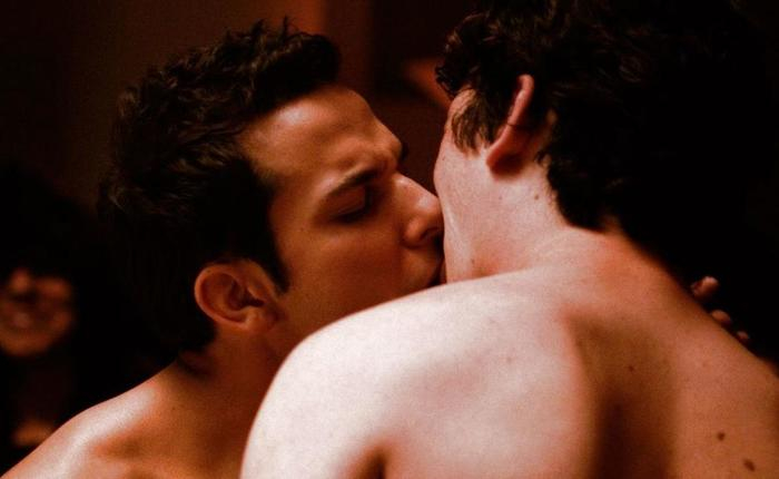 Skylar Astin Exposes Naturally Hairy Chest On Instagram!