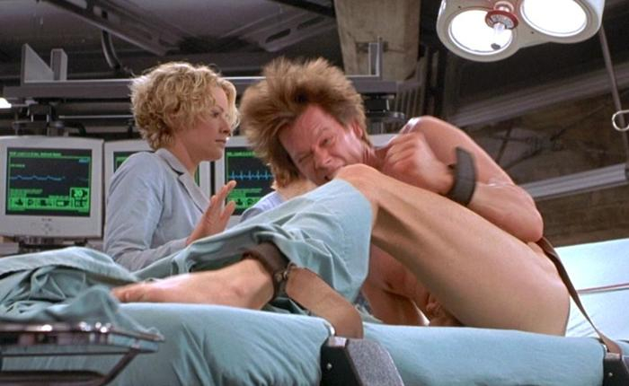Anatomy of a Scene's Manatomy: 'Hollow Man' Gives Kevin Bacon Yet Another Chance to Go Full Frontal