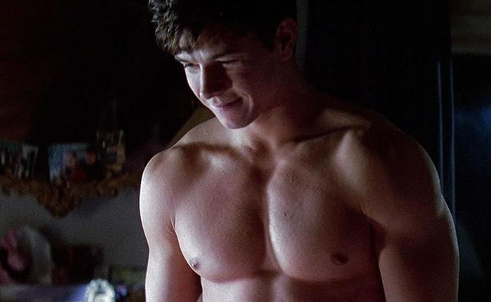 Mark Wahlberg Shows Us "Cupping" In Nude Instagram Video!
