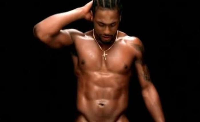 10 Sexy Nude GIFs from Music Videos
