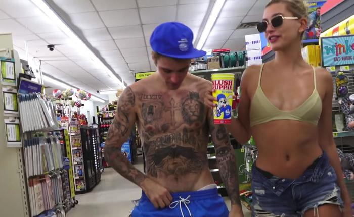 Justin Bieber Shows Off Big Bulge While Getting His Tats REMOVED!