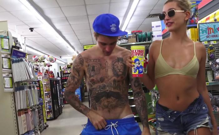 Justin Bieber Shows Off Big Bulge While Getting His Tats REMOVED!