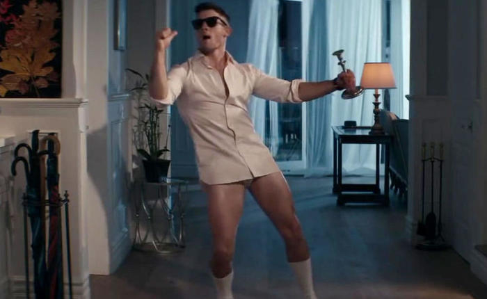 Nick Jonas Posts Pic In Just His Underwear And Sneakers!