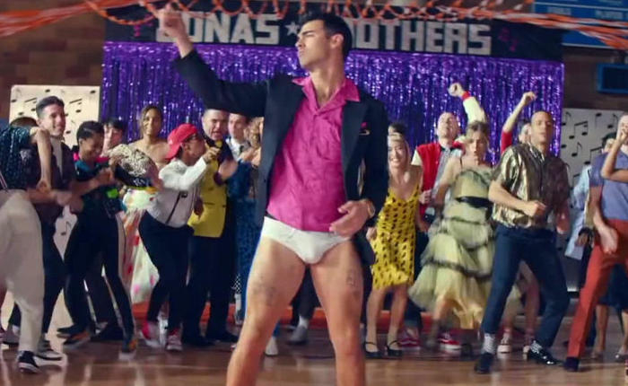 Joe Jonas' Latest Shirtless Selfie Is Too Much For Fans. This Is IT!