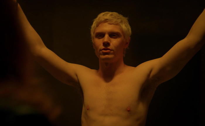 Who’s the Hotter Dahmer: Evan Peters or Ross Lynch?