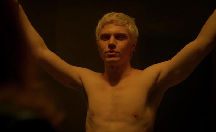 Who’s the Hotter Dahmer: Evan Peters or Ross Lynch?