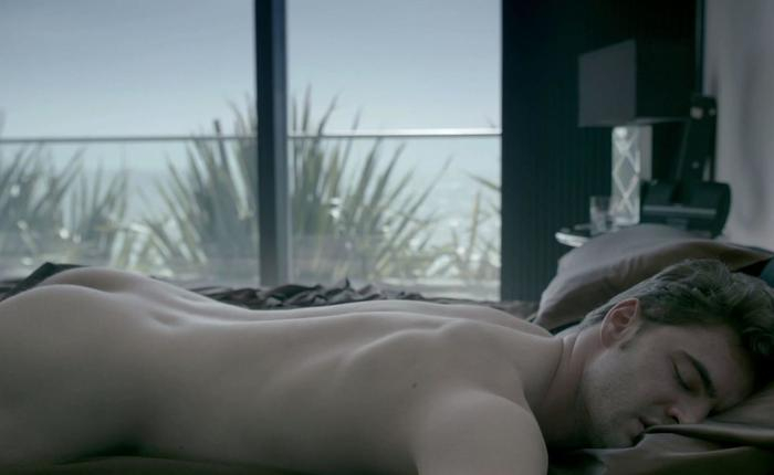Have a Helping of Tom Bateman’s Butt