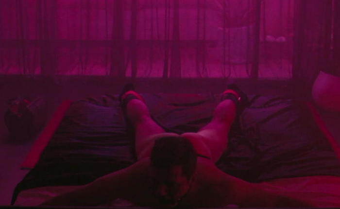 Sexy Scenes That Use Bisexual Lighting