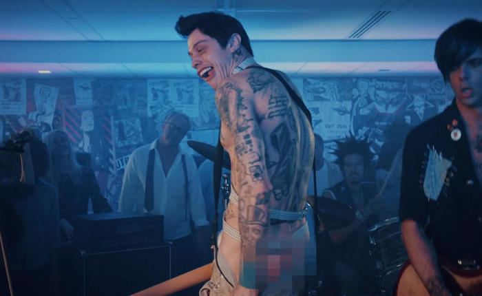 Bowen Yang Shows His Ass and Other SNL Stars Nude