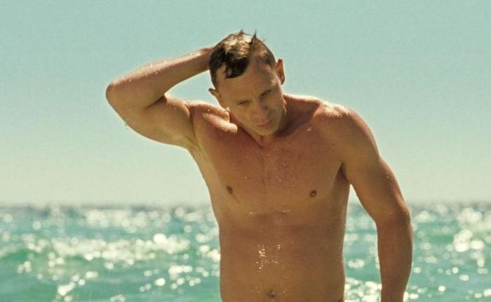 Daniel Craig Shows His Big Visible Penis Bulge In No Time To Die