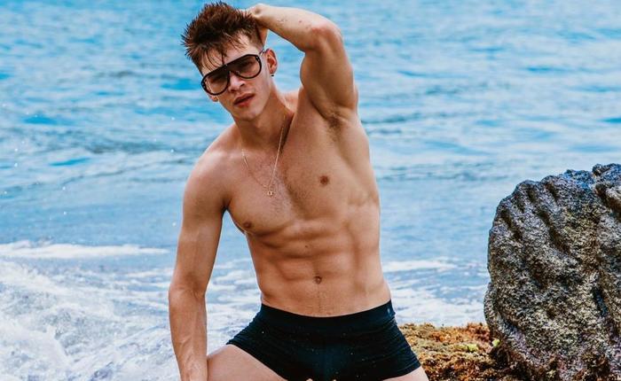 Ryan Cooper and More Cam Guys With Hot Abs