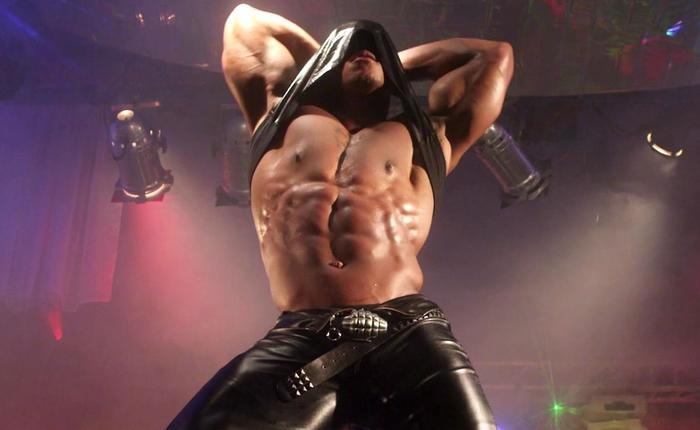10 Muscular Celebs Who Have Gone Nude
