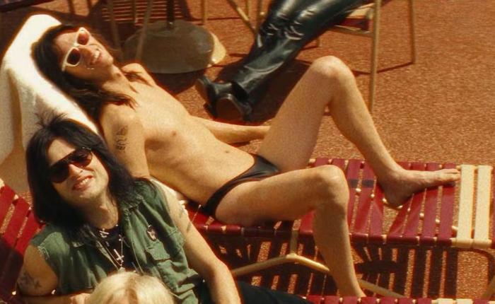 Where You Can See Pics And Vids Of Machine Gun Kelly's Nudes