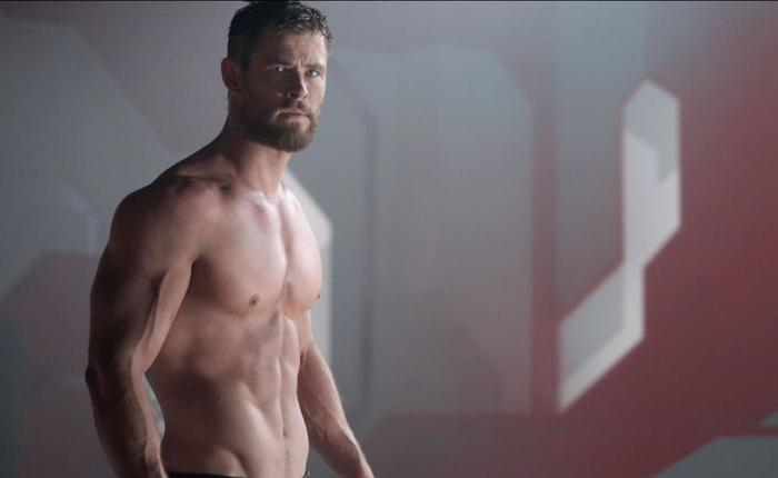 Chris Hemsworth is HAWT in the New Thor Trailer