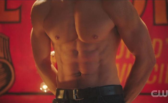 TV Nudity Report: Outlander, The Man Who Fell to Earth, Riverdale, Mayans M.C. 4.26.22