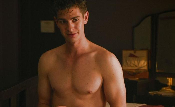 Shirtless Paparazzi Pic Showdown! Andrew Garfield Vs. Richard Madden!