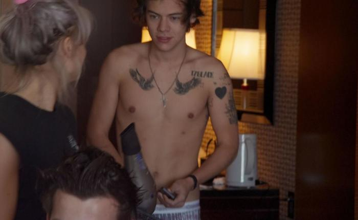 Ten Sexy And Shirtless GIFs Of Harry Styles, Including His Ass Cleavage