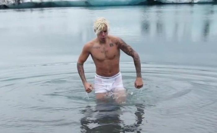 New Pic Surfaces Of Justin Bieber's Penis While Peeing Outdoors