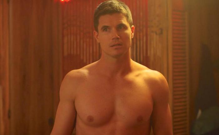 Robbie Amell’s Ripped Chest and More Hunks on Flirt4Free