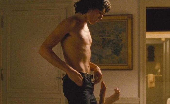 The Flash Star Ezra Miller Nude - See Butt In Their Rare Nude Role