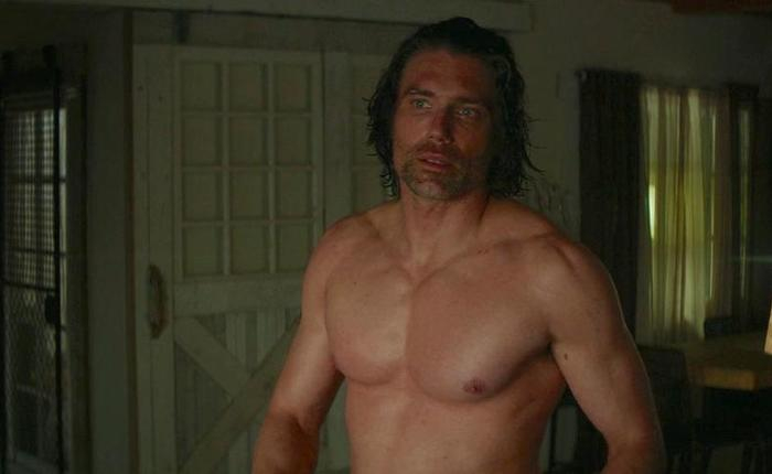 Has ‘Star Trek’ Hottie Anson Mount Ever Gone Nude? 