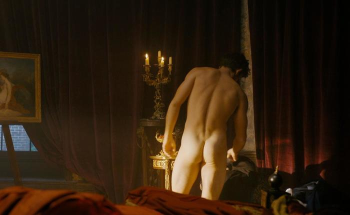 Jonathan Bailey Gets Down and Dirty About Filming Erotic Scenes 