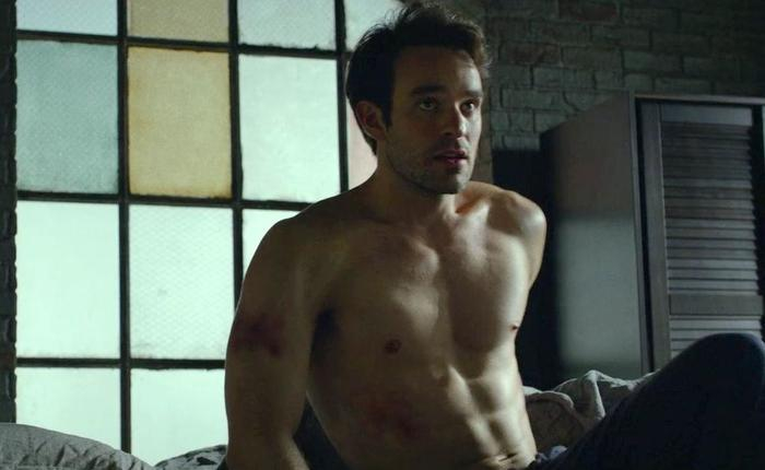 Naked Face-Off: Charlie Cox vs. Vincent D’Onofrio 