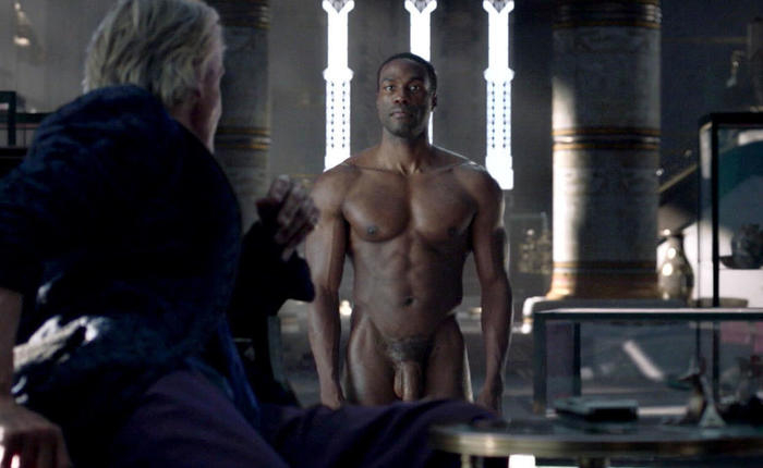 10 Celebrity Cancers Who Have Gone Nude
