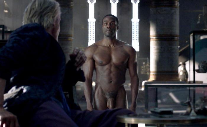 10 Celebrity Cancers Who Have Gone Nude
