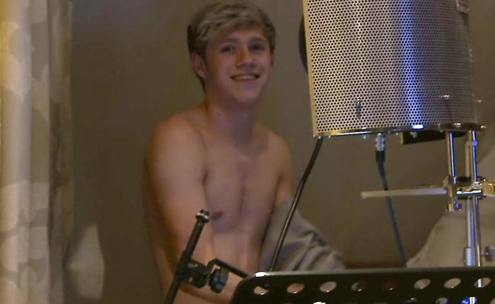 Niall Horan Turns 32 and More Hunks on Flirt4Free Giving Backstage Access