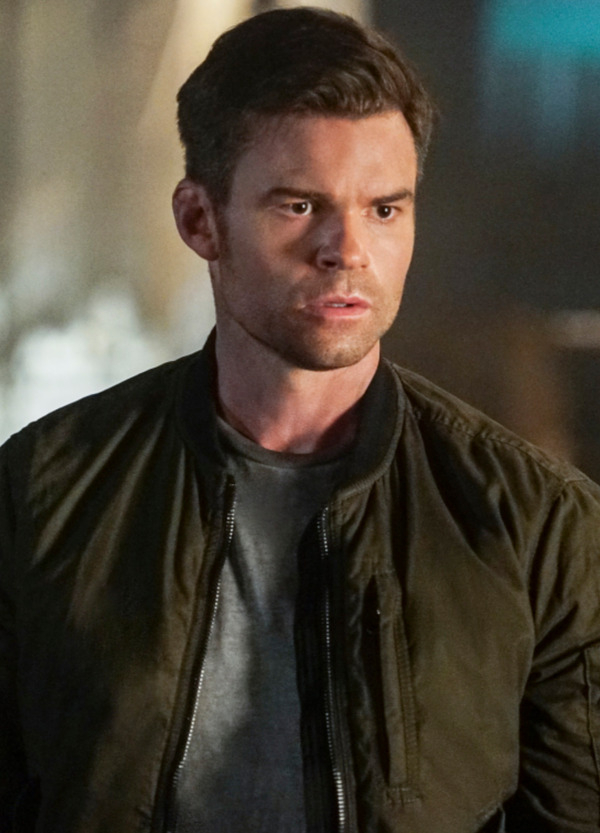 Sexy Daniel Gillies 29628