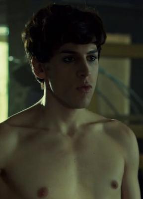 Jordan Gavaris Nude 39228