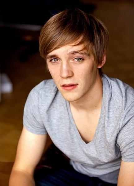 Jonas Nay Nude Photos 12721