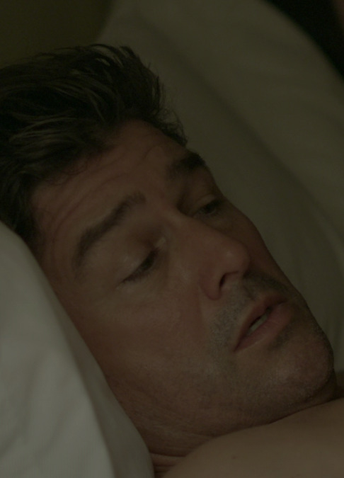 Sexiest Kyle Chandler Scenes 37563