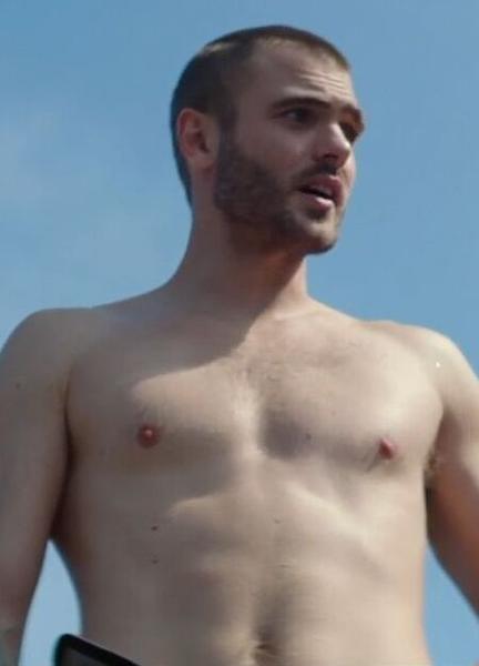 Alex Roe Nude Photos 29829