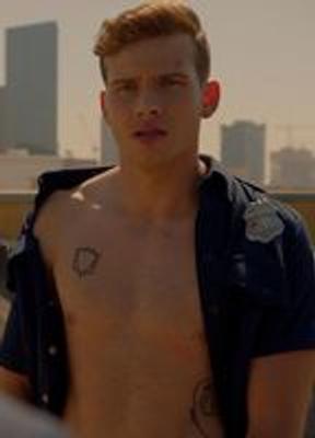 Oliver Stark Sexy Shirtless 29850