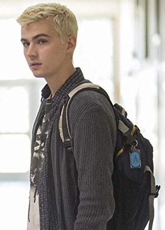 Miles Heizer